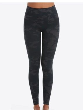 SPANX Look At Me Now Seamless Leggings Black Camo High Waist Medium FL3515